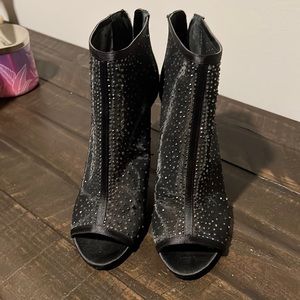 Like new Badgley Mischka shoes. Gorgeous!!